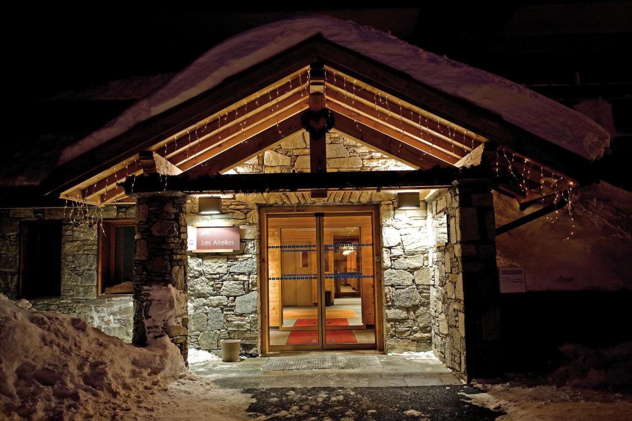 酸果蔓之村姆维俱乐部公寓式酒店 蒙热内夫尔 外观 照片